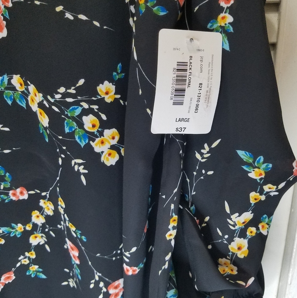 Large  black  cold shoulder  top - Picture 2 of 6